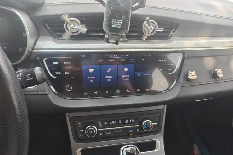 Used Geely Auto Emgrand 2018 1.5L CVT Upward Connect Edition Audio And AC Panel