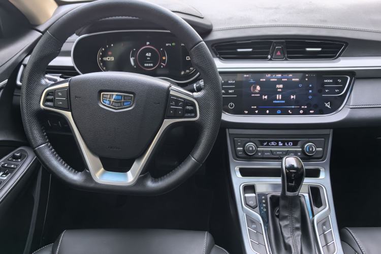 Used Geely Auto Emgrand 2018 1.5L CVT Upward Connect Edition Audio And AC Panel