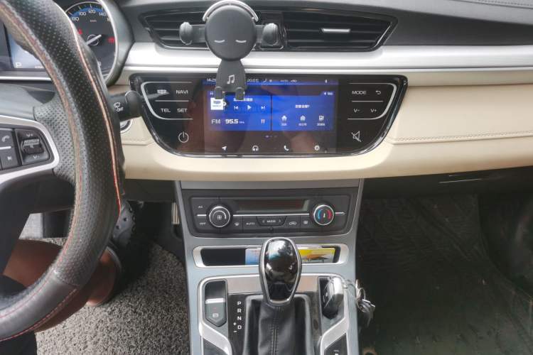 Used Geely Auto Emgrand 2018 1.5L CVT Luxury Model Audio And AC Panel
