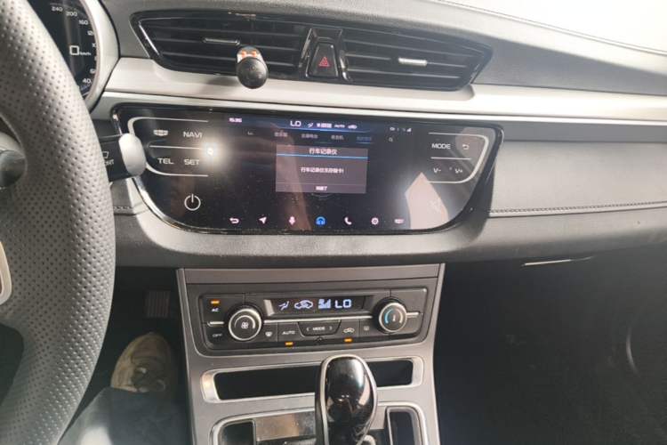 Used Geely Auto Emgrand 2018 1.5L CVT Upward Connect Edition Audio And AC Panel