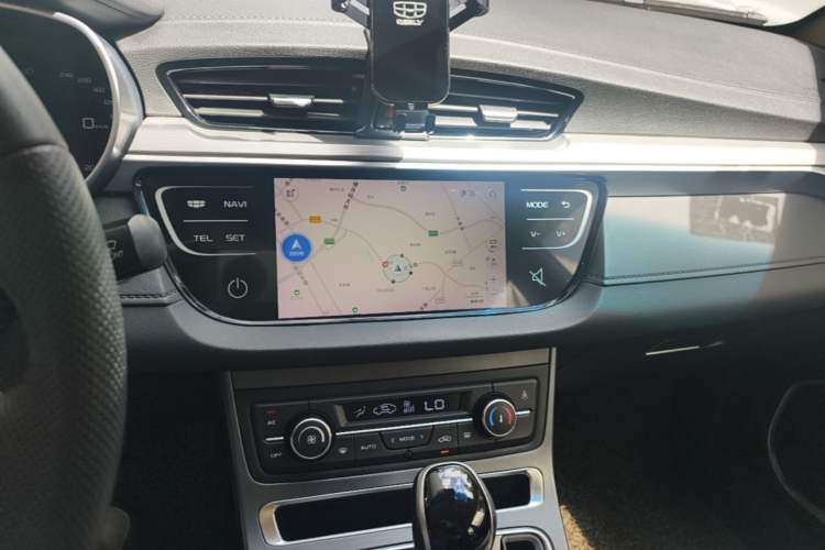 Used Geely Auto Emgrand 2018 1.5L CVT Upward Connect Edition Audio And AC Panel