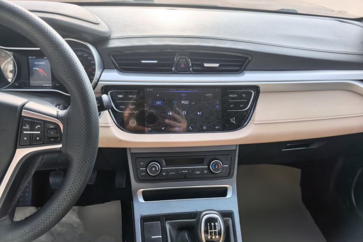 Used Geely Auto Emgrand 2018 1.5L Manual Luxury Model Audio And AC Panel