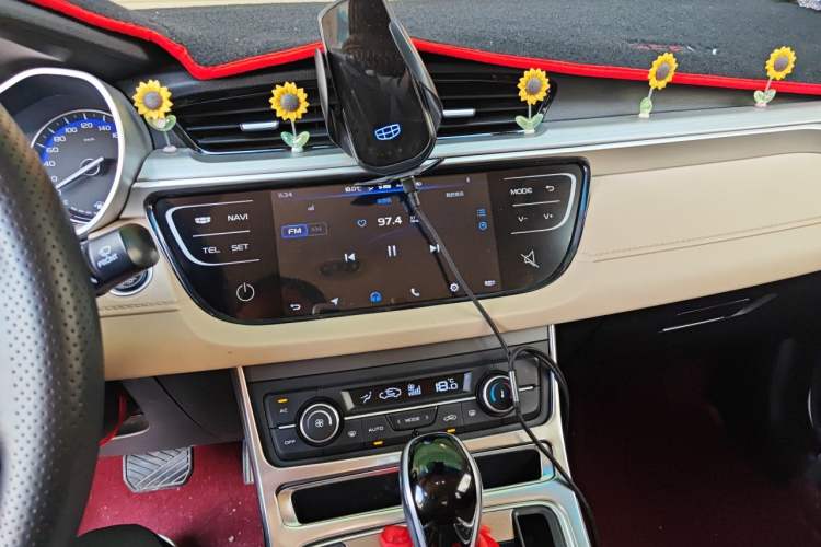 Used Geely Auto Emgrand 2018 1.5L CVT Luxury Model Audio And AC Panel