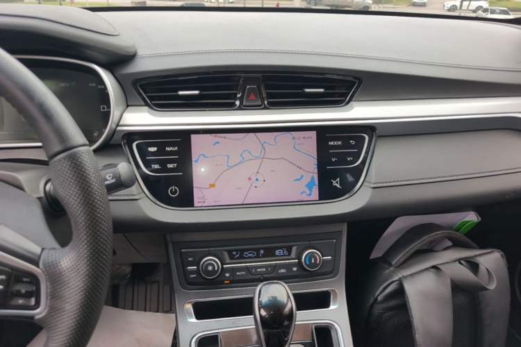 Used Geely Auto Emgrand 2018 1.5L CVT Upward Connect Edition Audio And AC Panel
