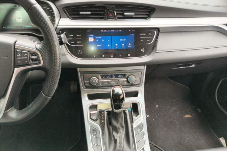 Used Geely Auto Emgrand 2018 1.5L CVT Upward Connect Edition Audio And AC Panel