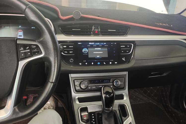 Used Geely Auto Emgrand 2018 1.5L CVT Upward Connect Edition Audio And AC Panel