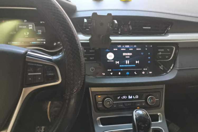 Used Geely Auto Emgrand 2018 1.5L CVT Upward Connect Edition Audio And AC Panel