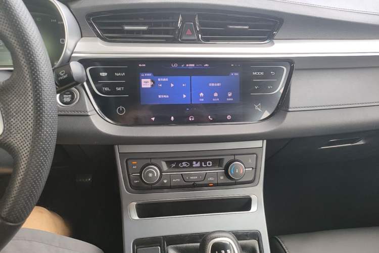 Used Geely Auto Emgrand 2018 1.5L Manual Upward Connect Edition Audio And AC Panel