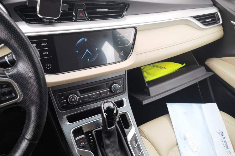Used Geely Auto Emgrand 2018 1.5L CVT Luxury Model Audio And AC Panel