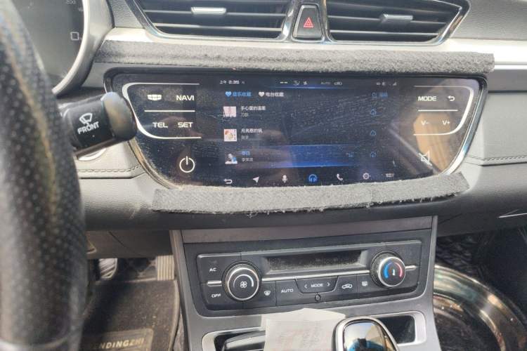 Used Geely Auto Emgrand 2018 1.5L CVT Upward Connect Edition Audio And AC Panel