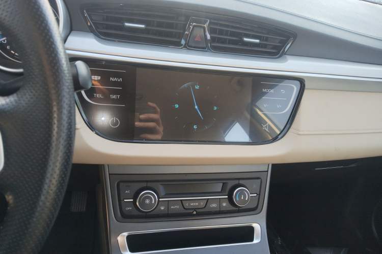 Used Geely Auto Emgrand 2018 1.5L Manual Luxury Model Audio And AC Panel