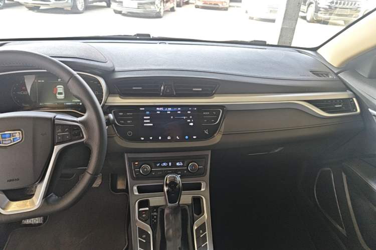 Used Geely Auto Emgrand 2018 1.5L CVT Upward Connect Edition Audio And AC Panel