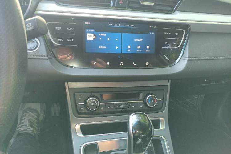 Used Geely Auto Emgrand 2018 1.5L CVT Upward Connect Edition Audio And AC Panel