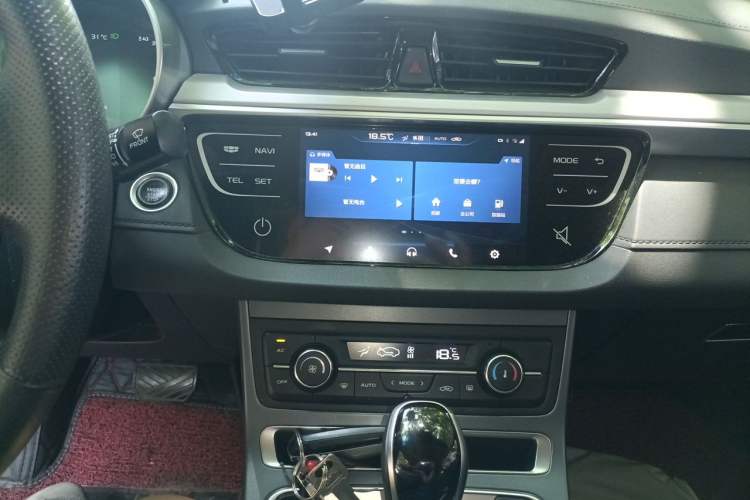 Used Geely Auto Emgrand 2018 1.5L CVT Upward Connect Edition Audio And AC Panel