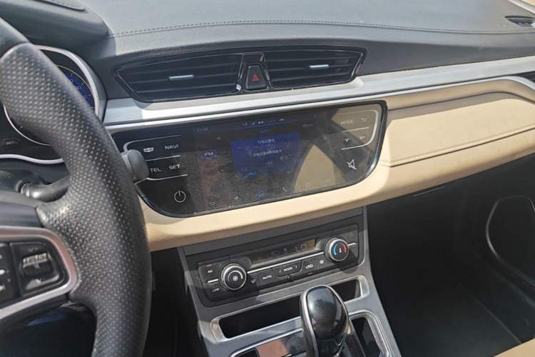 Used Geely Auto Emgrand 2018 1.5L CVT Luxury Model Audio And AC Panel