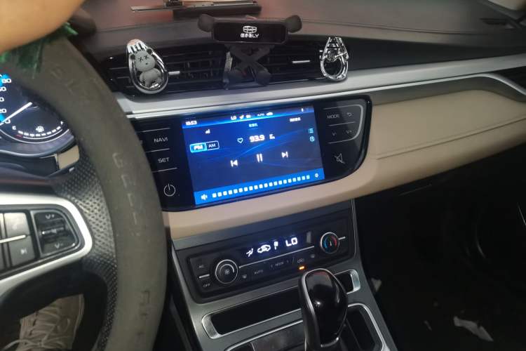 Used Geely Auto Emgrand 2018 1.5L CVT Luxury Model Audio And AC Panel