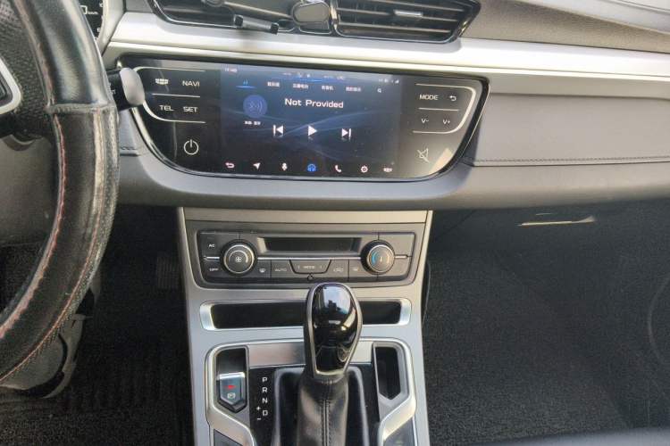 Used Geely Auto Emgrand 2018 1.5L CVT Upward Connect Edition Audio And AC Panel