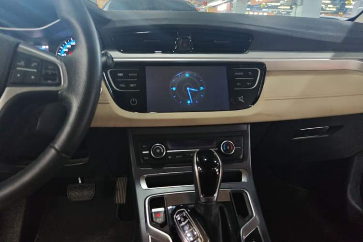 Used Geely Auto Emgrand 2018 1.5L CVT Luxury Model Audio And AC Panel