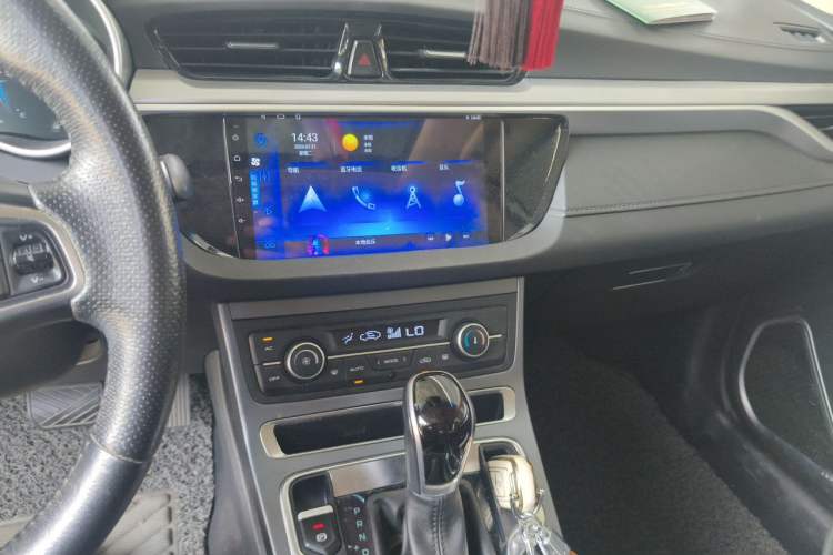 Used Geely Auto Emgrand 2018 1.5L CVT Upward Connect Edition Audio And AC Panel
