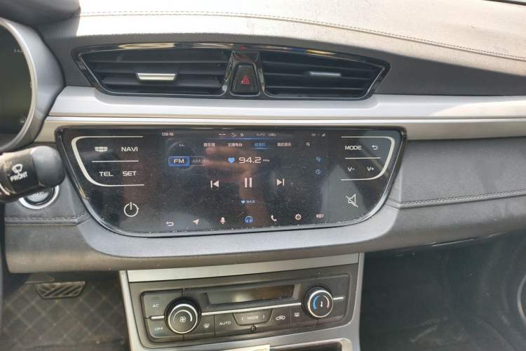 Used Geely Auto Emgrand 2018 1.5L CVT Upward Connect Edition Audio And AC Panel