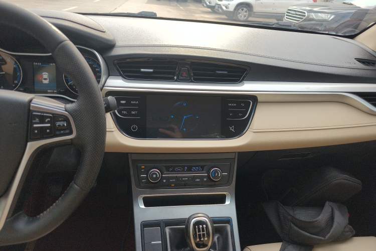 Used Geely Auto Emgrand 2018 1.5L Manual Luxury Model Audio And AC Panel