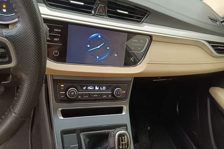 Used Geely Auto Emgrand 2018 1.5L Manual Luxury Model Audio And AC Panel