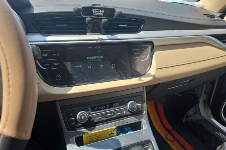 Used Geely Auto Emgrand 2018 1.5L Manual Luxury Model Audio And AC Panel