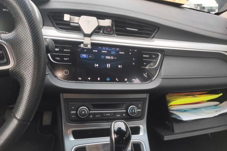 Used Geely Auto Emgrand 2018 1.5L CVT Upward Connect Edition Audio And AC Panel