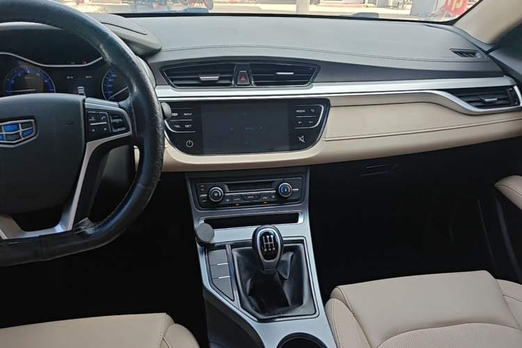 Used Geely Auto Emgrand 2018 1.5L Manual Luxury Model Audio And AC Panel