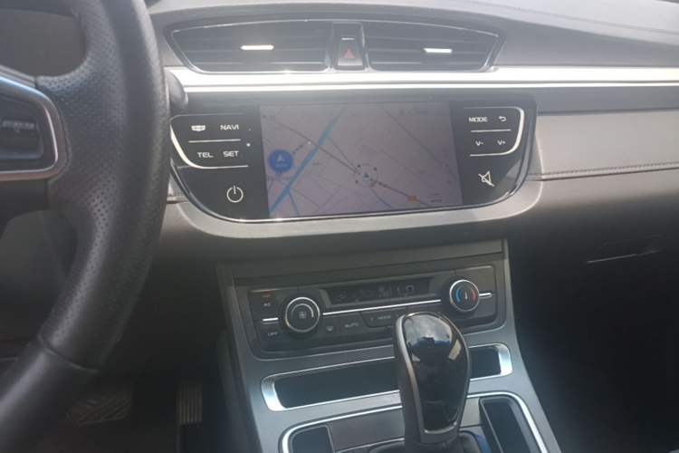 Used Geely Auto Emgrand 2018 1.5L CVT Upward Connect Edition Audio And AC Panel