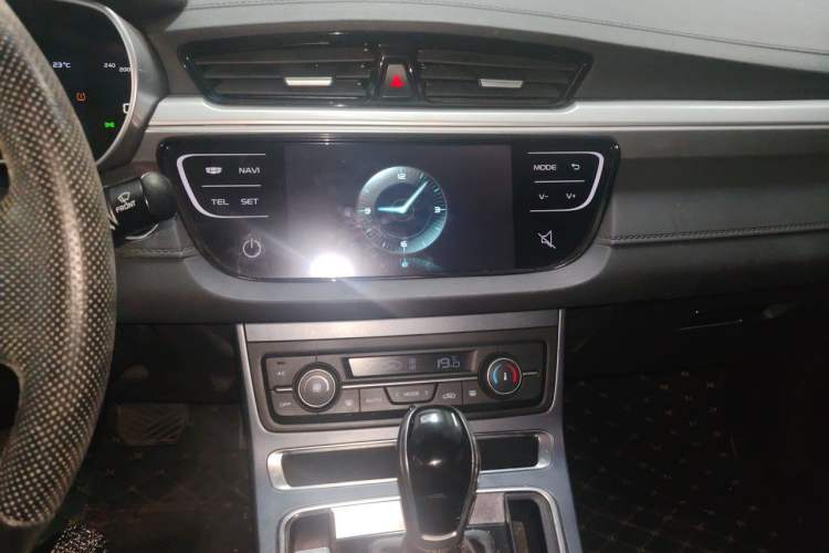 Used Geely Auto Emgrand 2018 1.5L CVT Upward Connect Edition Audio And AC Panel