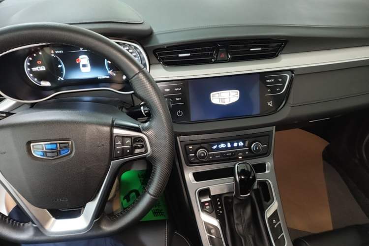 Used Geely Auto Emgrand 2018 1.5L CVT Upward Connect Edition Audio And AC Panel