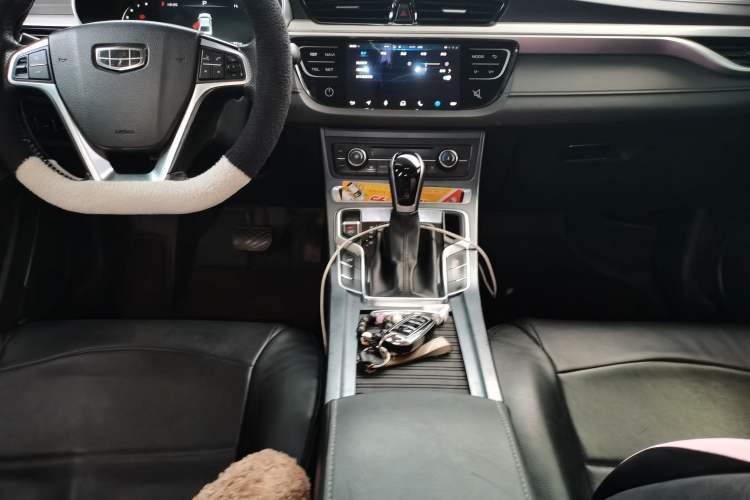 Used Geely Auto Emgrand 2018 1.5L CVT Upward Connect Edition Audio And AC Panel