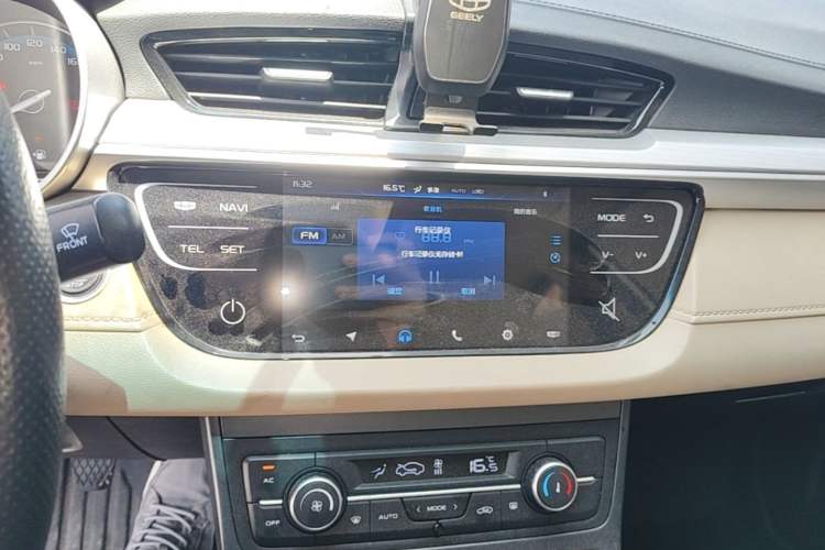 Used Geely Auto Emgrand 2018 1.5L Manual Luxury Model Audio And AC Panel