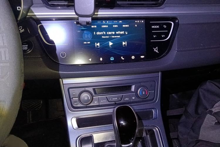 Used Geely Auto Emgrand 2018 1.5L CVT Upward Connect Edition Audio And AC Panel
