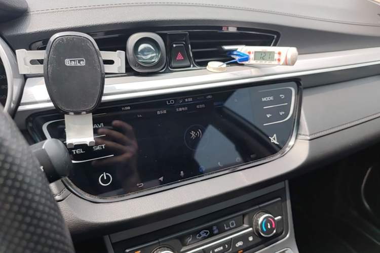 Used Geely Auto Emgrand 2018 1.5L CVT Upward Connect Edition Audio And AC Panel