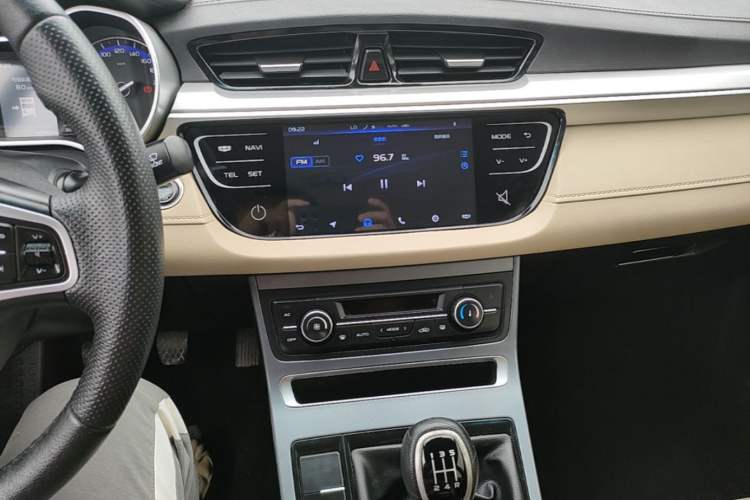 Used Geely Auto Emgrand 2018 1.5L Manual Luxury Model Audio And AC Panel