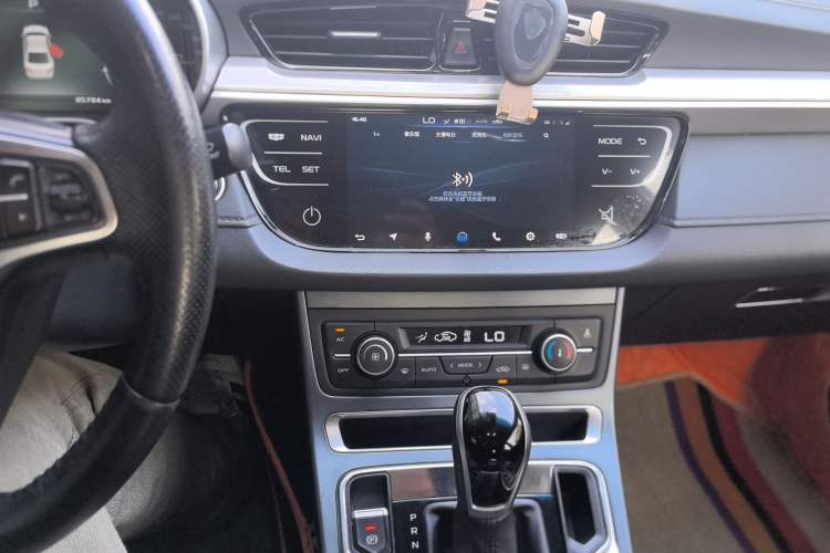 Used Geely Auto Emgrand 2018 1.5L CVT Upward Connect Edition Audio And AC Panel