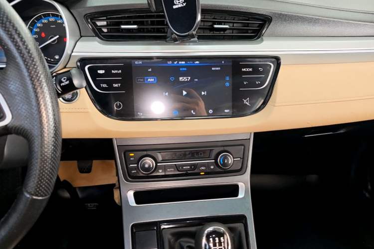 Used Geely Auto Emgrand 2018 1.5L Manual Luxury Model Audio And AC Panel