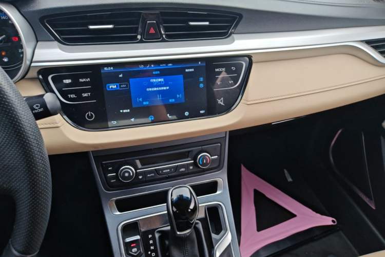 Used Geely Auto Emgrand 2018 1.5L CVT Luxury Model Audio And AC Panel