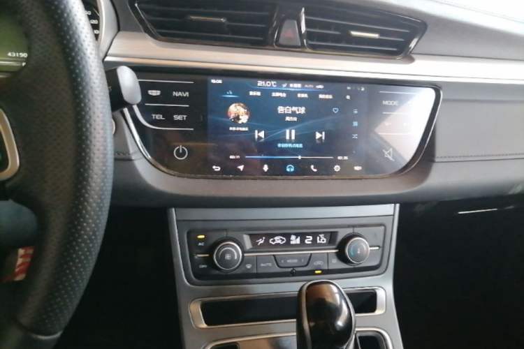 Used Geely Auto Emgrand 2018 1.5L CVT Upward Connect Edition Audio And AC Panel