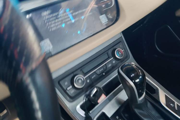 Used Geely Auto Emgrand 2018 1.5L CVT Luxury Model Audio And AC Panel
