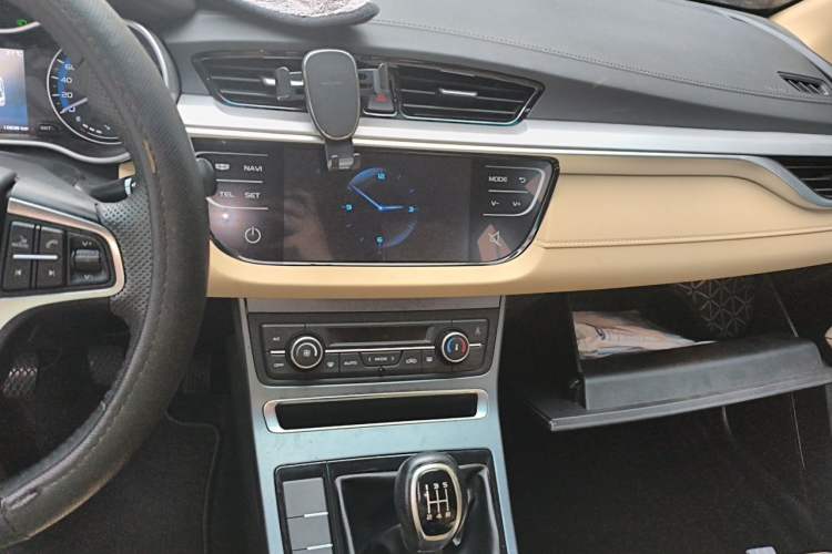 Used Geely Auto Emgrand 2018 1.5L Manual Luxury Model Audio And AC Panel