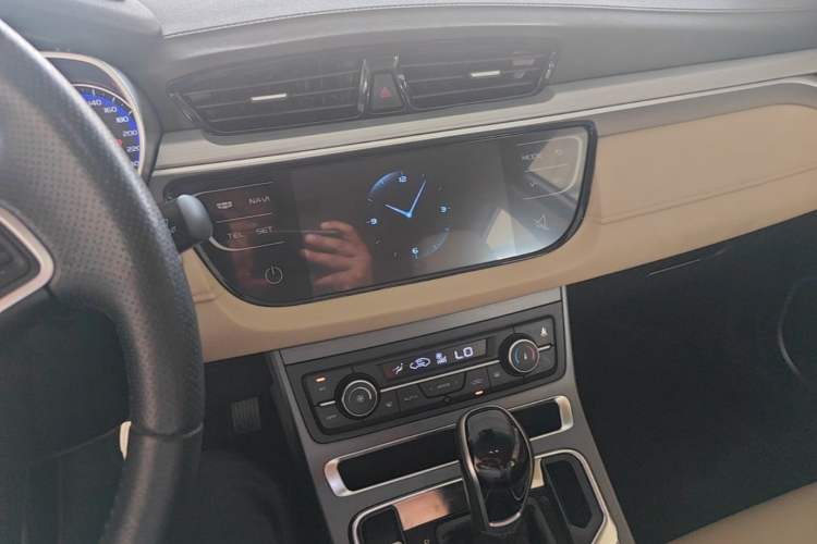 Used Geely Auto Emgrand 2018 1.5L CVT Luxury Model Audio And AC Panel