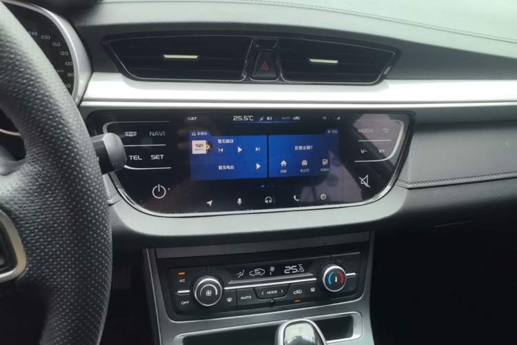 Used Geely Auto Emgrand 2018 1.5L CVT Upward Connect Edition Audio And AC Panel