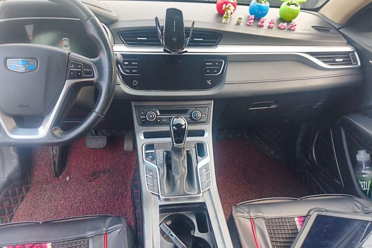 Used Geely Auto Emgrand 2018 1.5L CVT Upward Connect Edition Audio And AC Panel