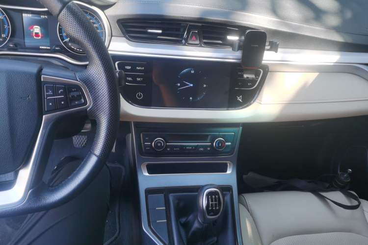 Used Geely Auto Emgrand 2018 1.5L Manual Luxury Model Audio And AC Panel