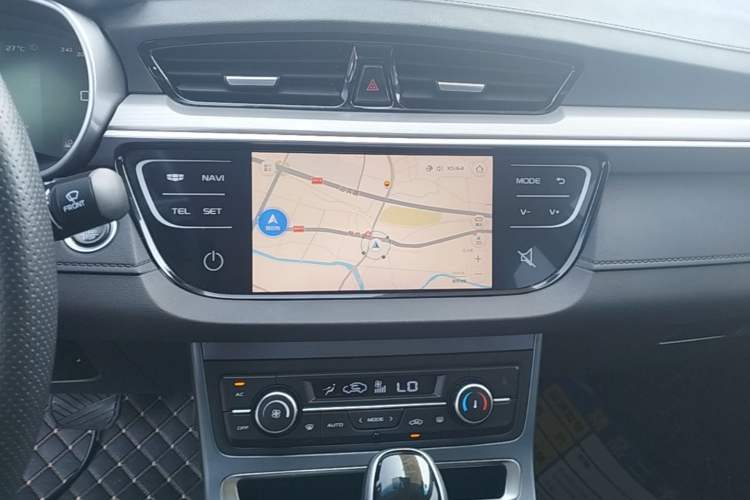 Used Geely Auto Emgrand 2018 1.5L CVT Upward Connect Edition Audio And AC Panel