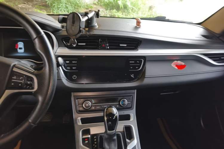 Used Geely Auto Emgrand 2018 1.5L CVT Upward Connect Edition Audio And AC Panel