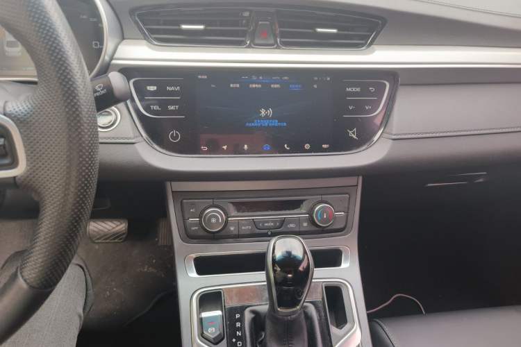Used Geely Auto Emgrand 2018 1.5L CVT Upward Connect Edition Audio And AC Panel